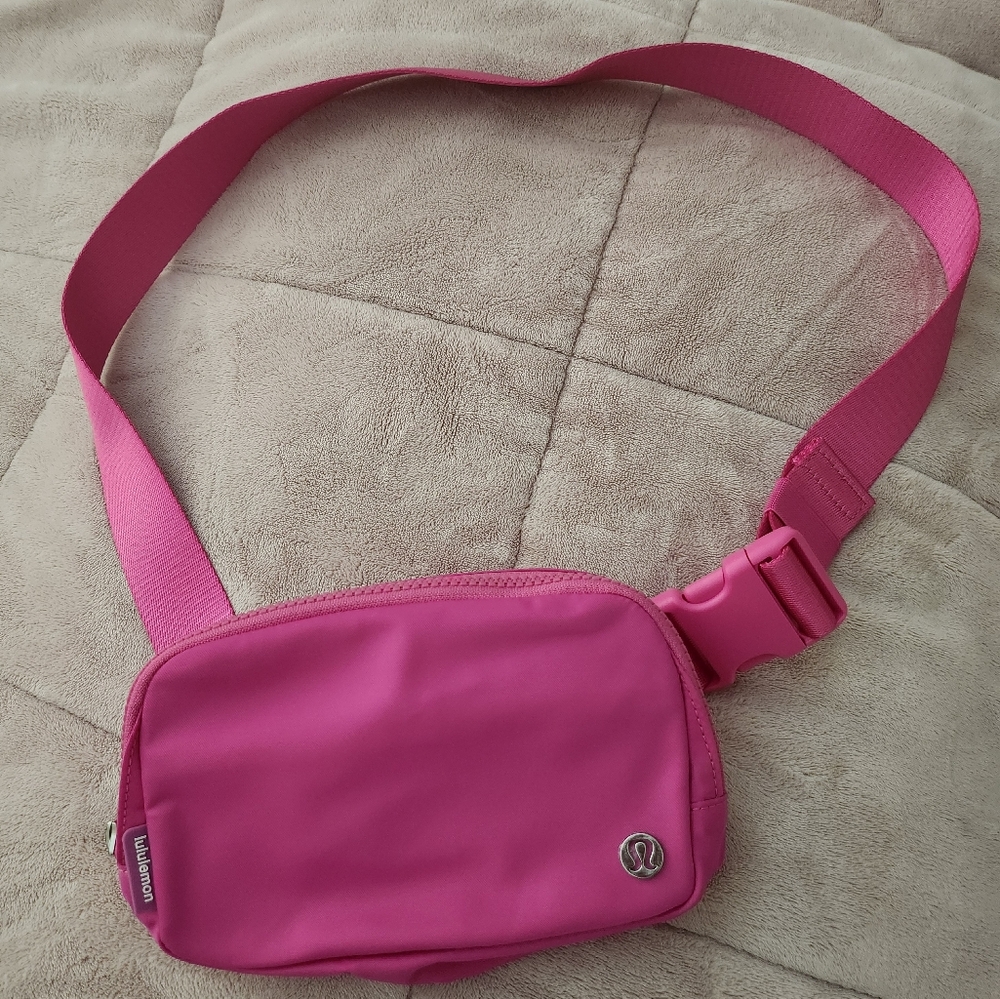 Lululemon HOT PINK Belt Bag *NEW*